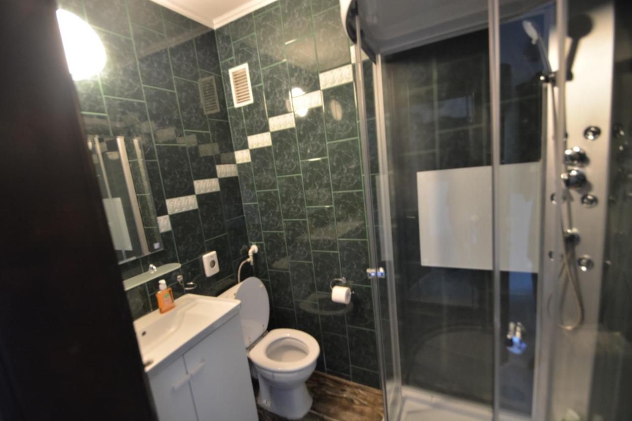 Gala - Guesthouse Oradea Buitenkant foto