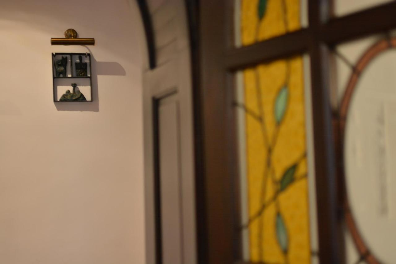 Gala - Guesthouse Oradea Buitenkant foto