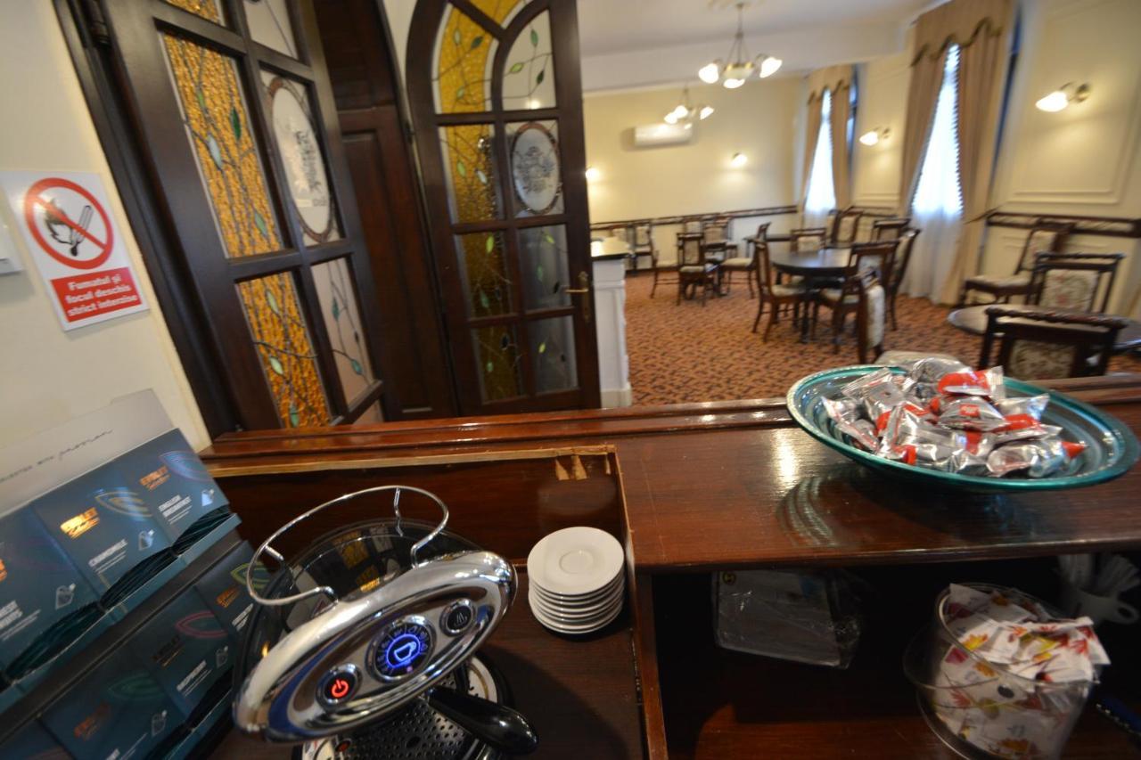 Gala - Guesthouse Oradea Buitenkant foto