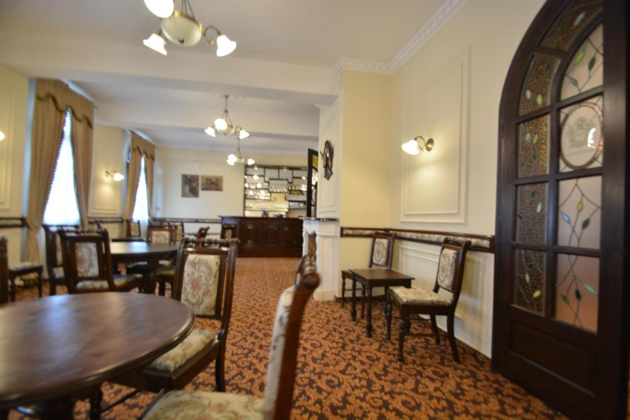 Gala - Guesthouse Oradea Buitenkant foto
