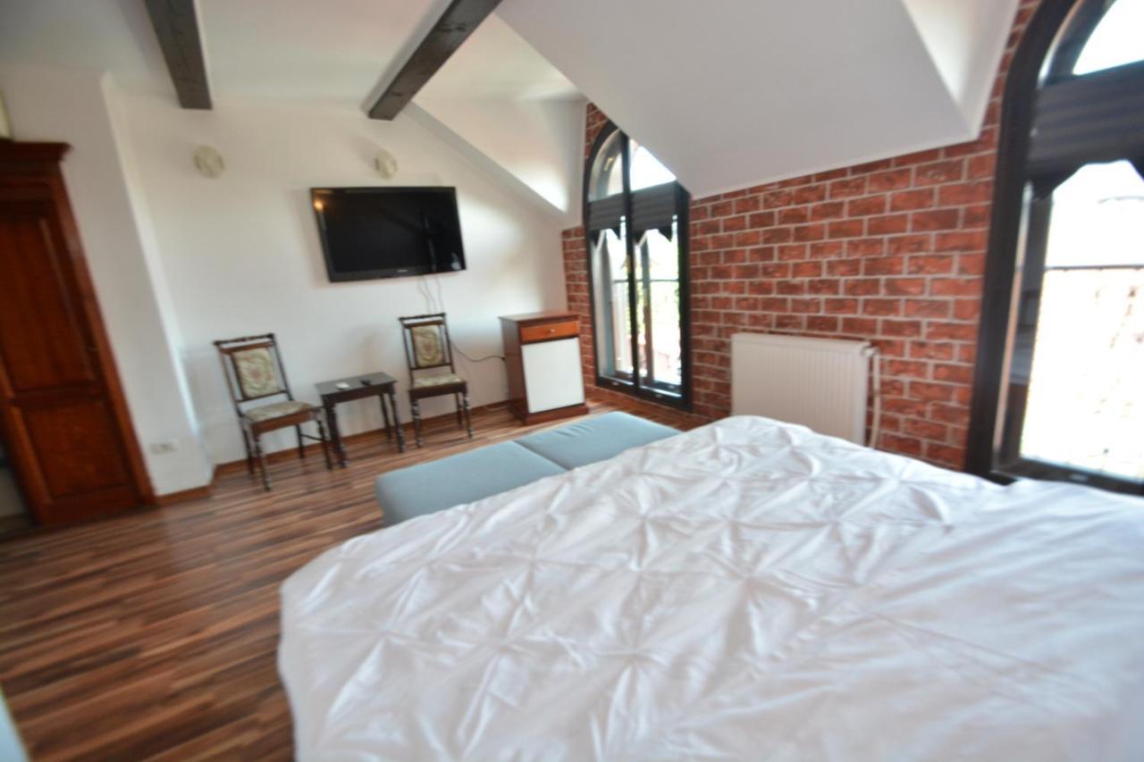 Gala - Guesthouse Oradea Buitenkant foto