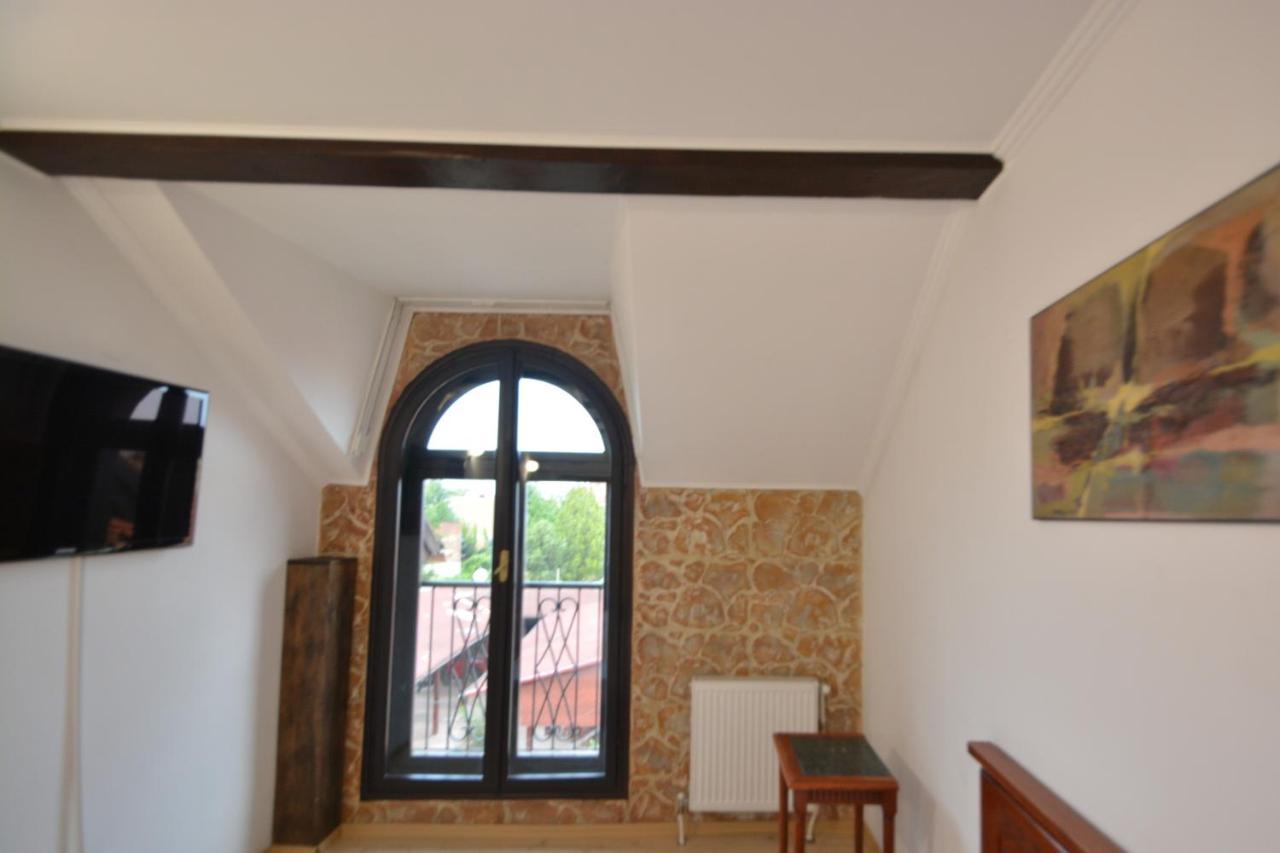 Gala - Guesthouse Oradea Buitenkant foto
