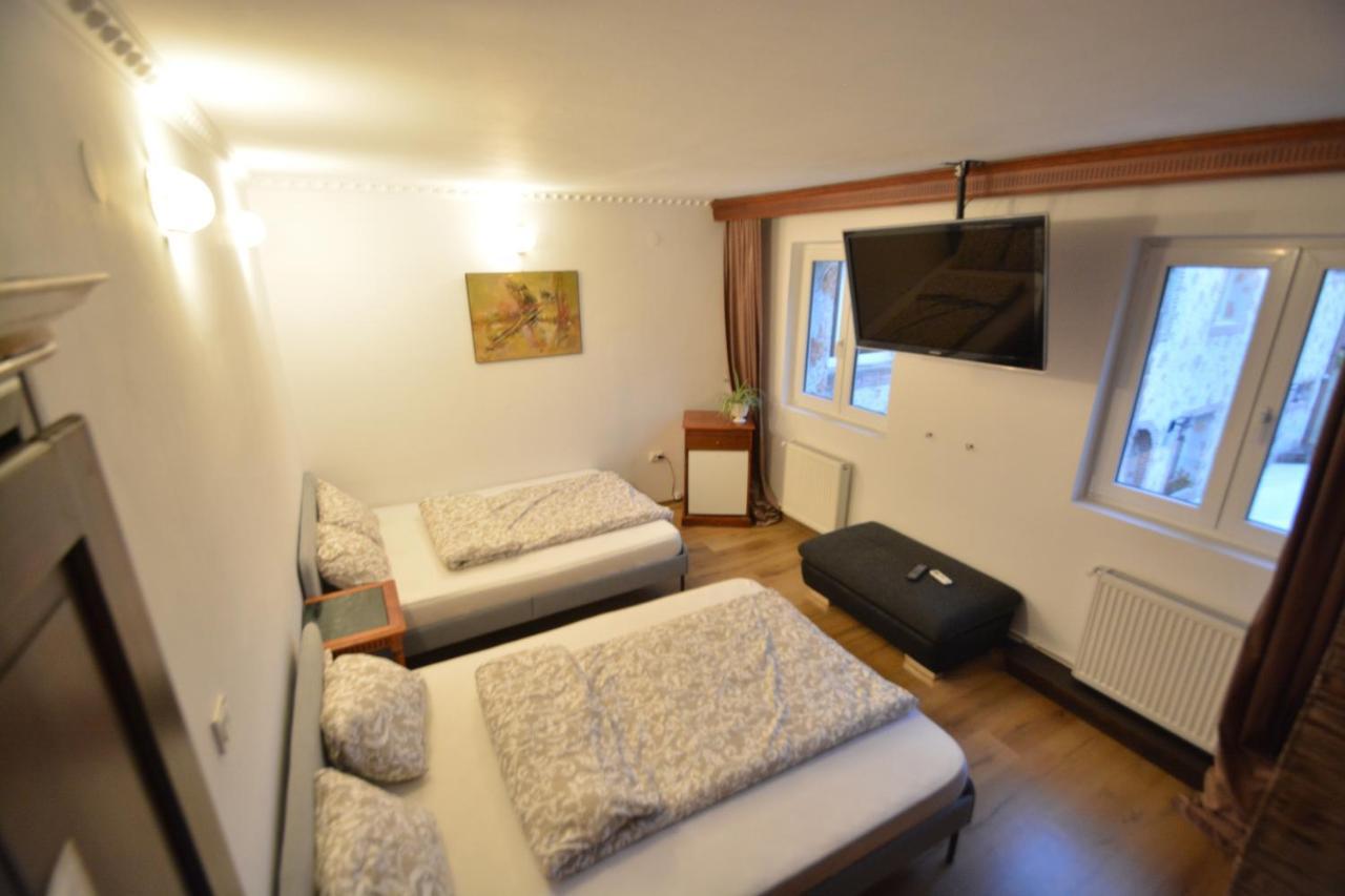 Gala - Guesthouse Oradea Buitenkant foto