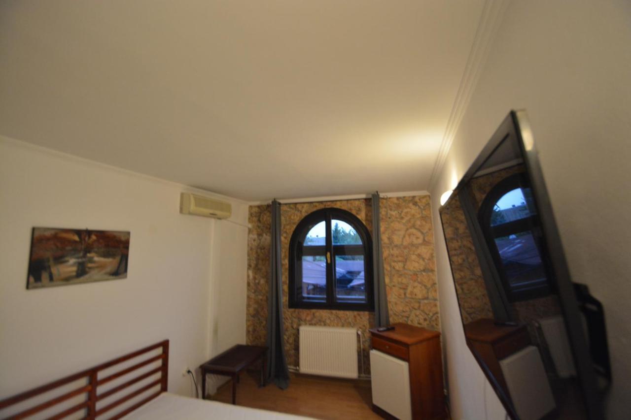 Gala - Guesthouse Oradea Buitenkant foto