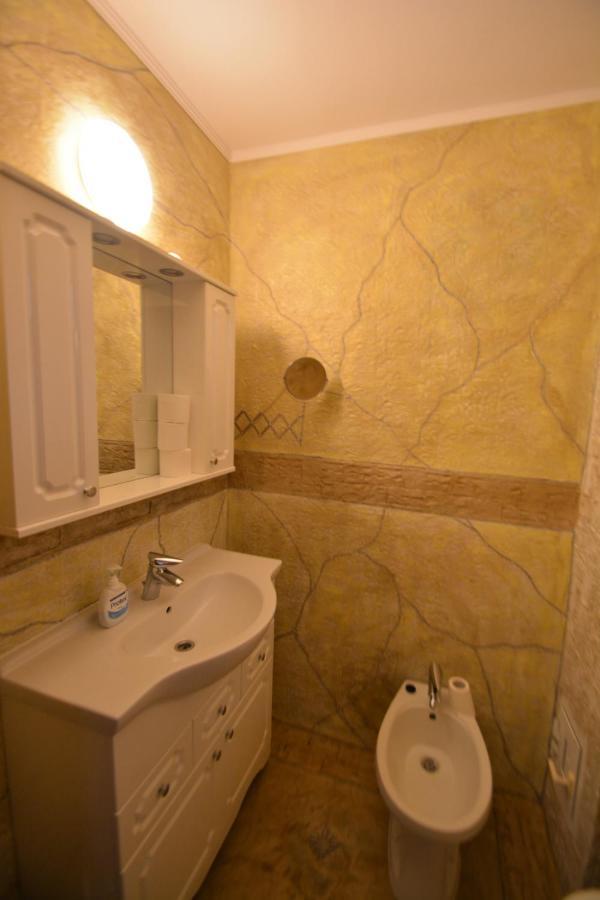 Gala - Guesthouse Oradea Buitenkant foto