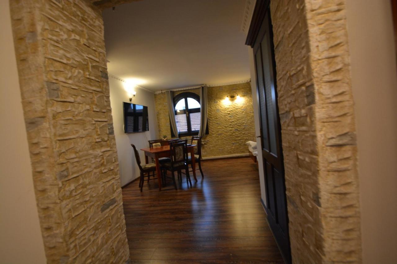 Gala - Guesthouse Oradea Buitenkant foto