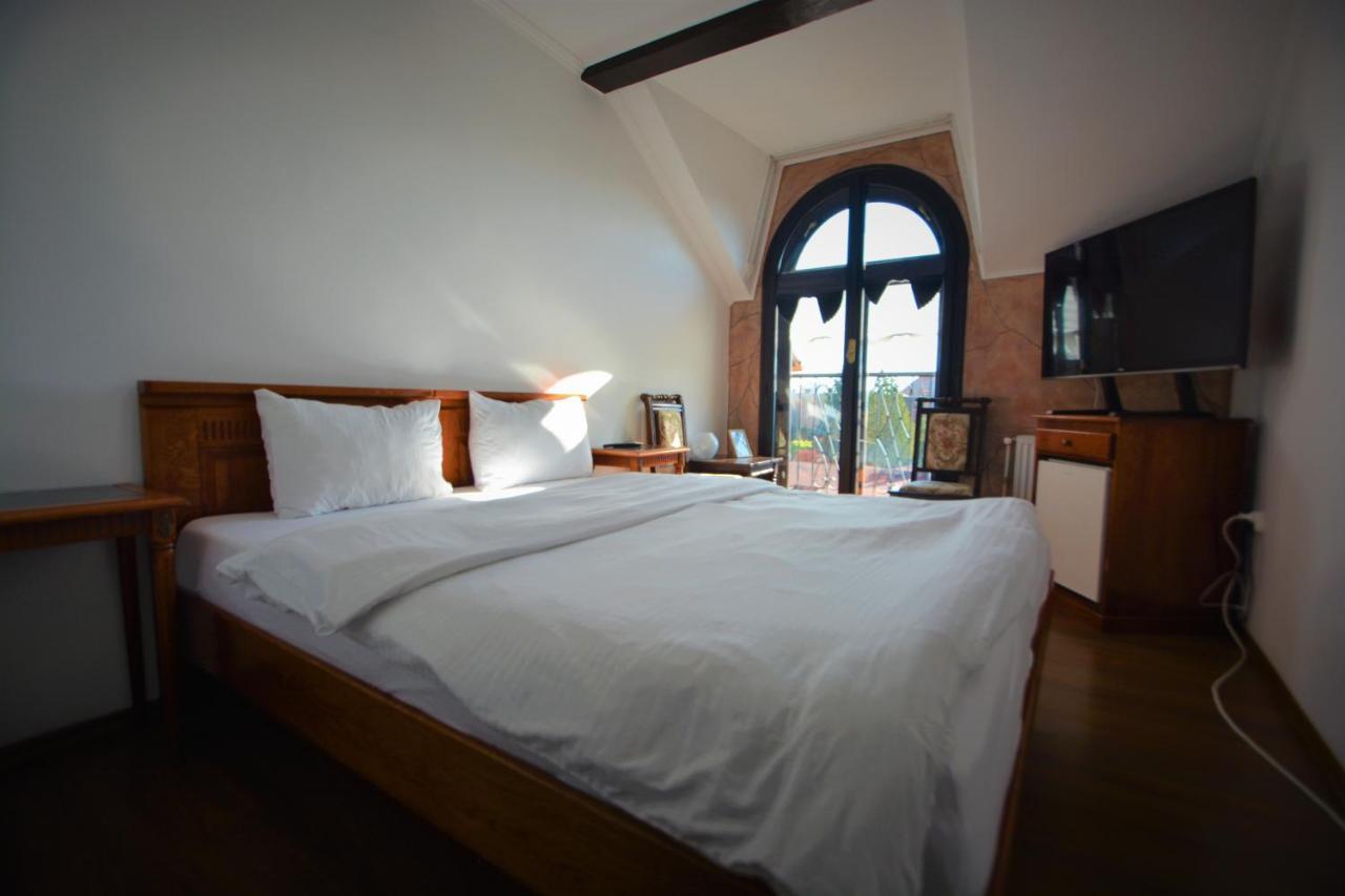 Gala - Guesthouse Oradea Buitenkant foto