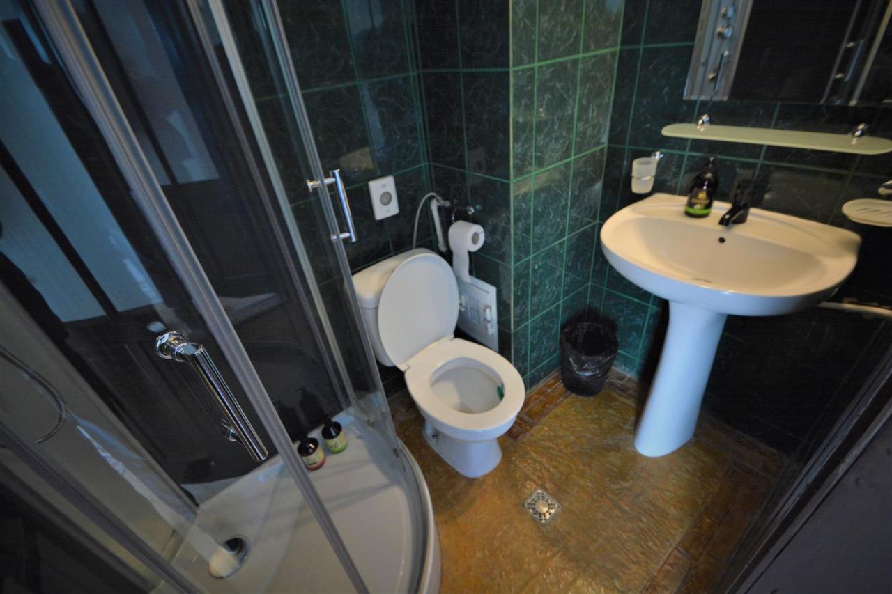 Gala - Guesthouse Oradea Buitenkant foto