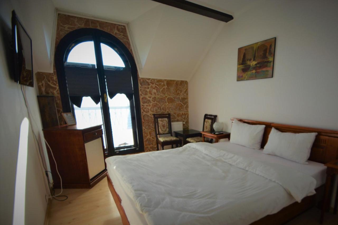 Gala - Guesthouse Oradea Buitenkant foto